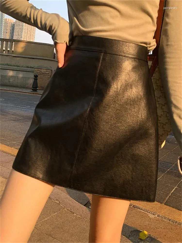 Rokken zwarte lederen rok voor vrouwen 2023 Hoog getailleerd rechtdoor een lijn casual kantoor dames streetwear pu elegante mini