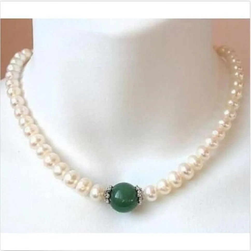 Bellissima collana in giada verde per perle bianche da 8-9 mm a sud.