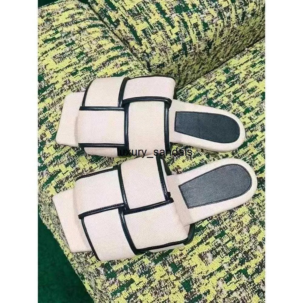 Patch Flat Mule Botteg Venetas Sandals Women Designer Kaptaki Summer 2024 Internet Celebrity New Square Flop Flip Flip Flops Flip Flip Flip Flip Flape Otwarty palca F HB09