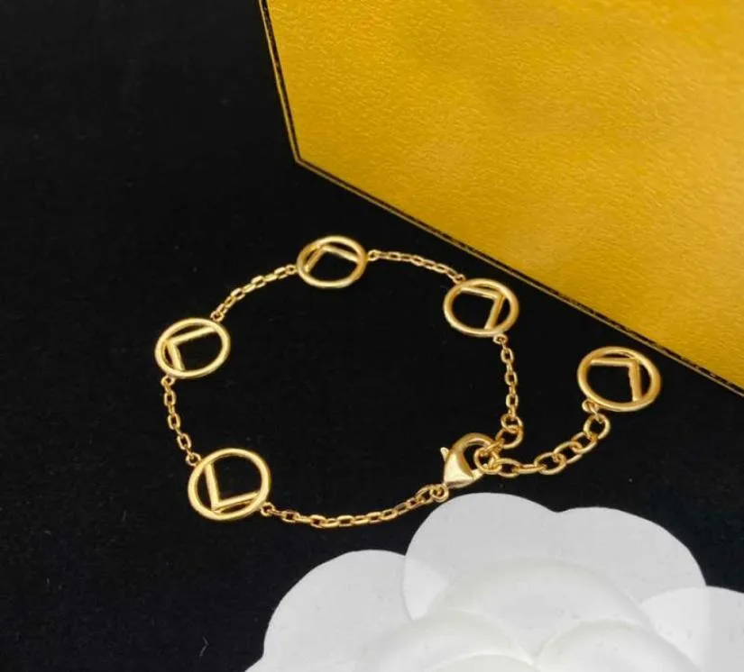 Urok bransoletki projektant mody Złota bransoletka dla kobiet luksusowa łańcuch biżuterii wisidant linki kobiet listu miłosny impreza ślubna prezent 1371125
