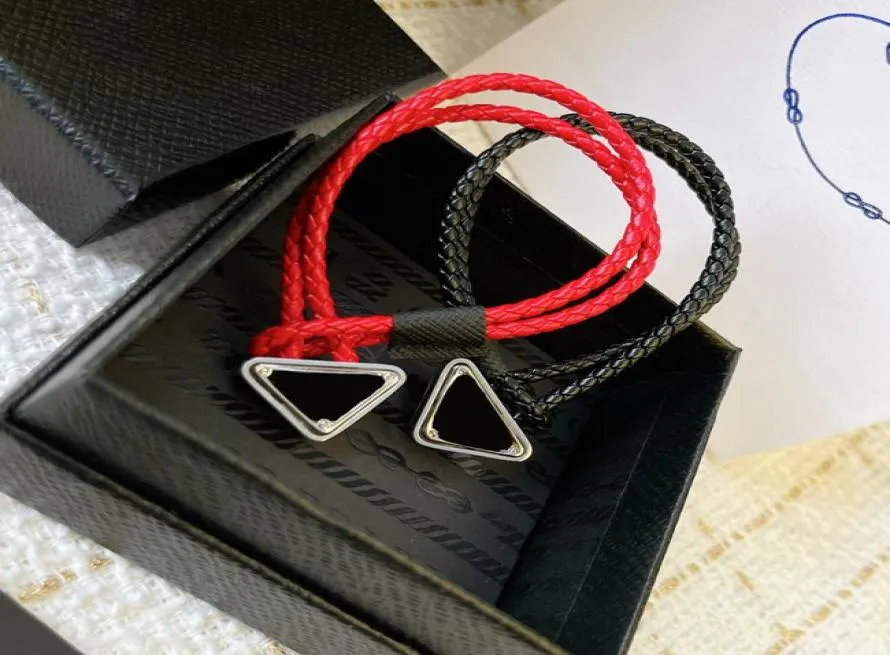 Hommes Trèfle Bracelet Classique Bijoux Designer Hommes Bracelet En Cuir De Luxe Casual p Bracelets Mode Triangle Pendentif Cadeau Femmes 1504748