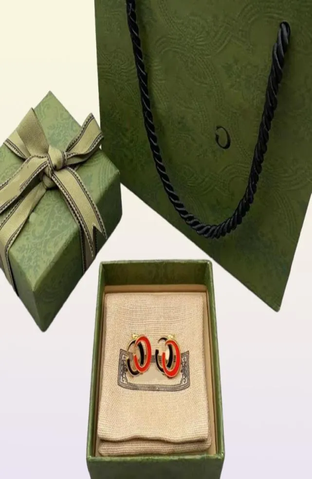 Boucles d'oreilles avec lettres de peinture bicolores simples, nouvelle mode 2021, matériau en laiton pour dames avec boîte 2464507