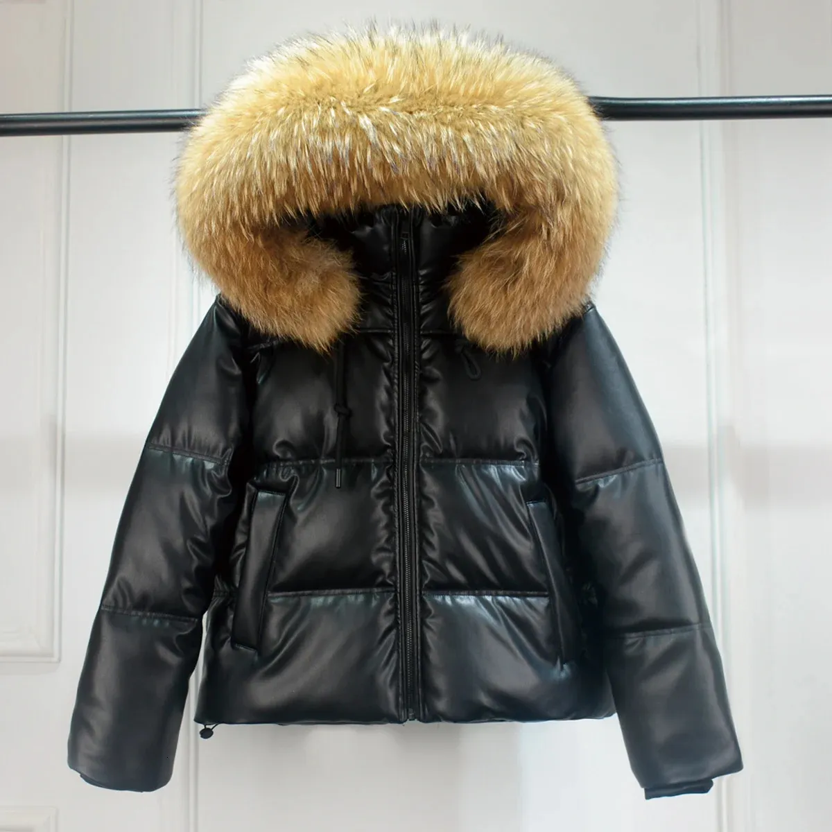 Inverno Grande Vera Pelliccia di Procione Con Cappuccio Giacca in Ecopelle Donna Addensato Caldo Impermeabile Parka Imbottito Cappotto di Cotone Lucido 231225