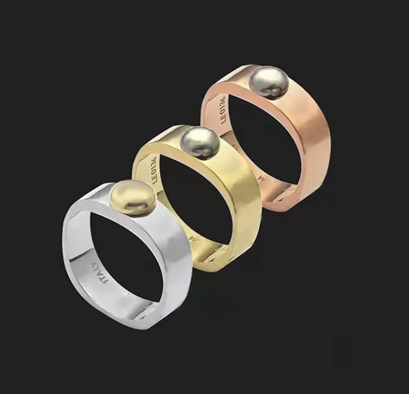 Nuovo anello in acciaio inossidabile con lettera V quadrato a quattro foglie con fiori, anelli per coppie, gioielli firmati Midi Rings1692884