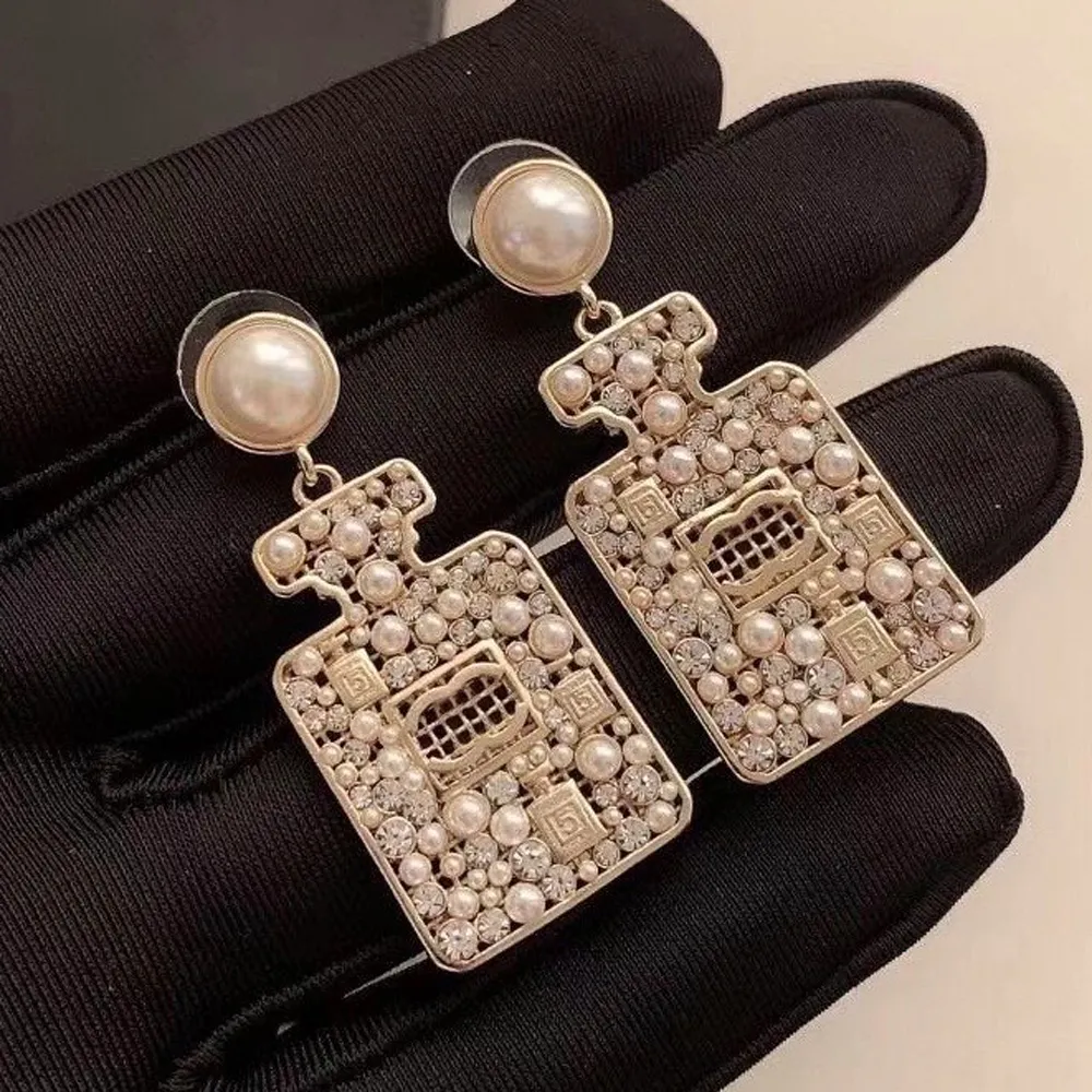 Fascino Lettera di diamanti con timbro Designer Orecchini a bottone da donna Orecchini in acciaio inossidabile Orecchini in argento Orecchini di perle Regali per feste di nozze Gioielli