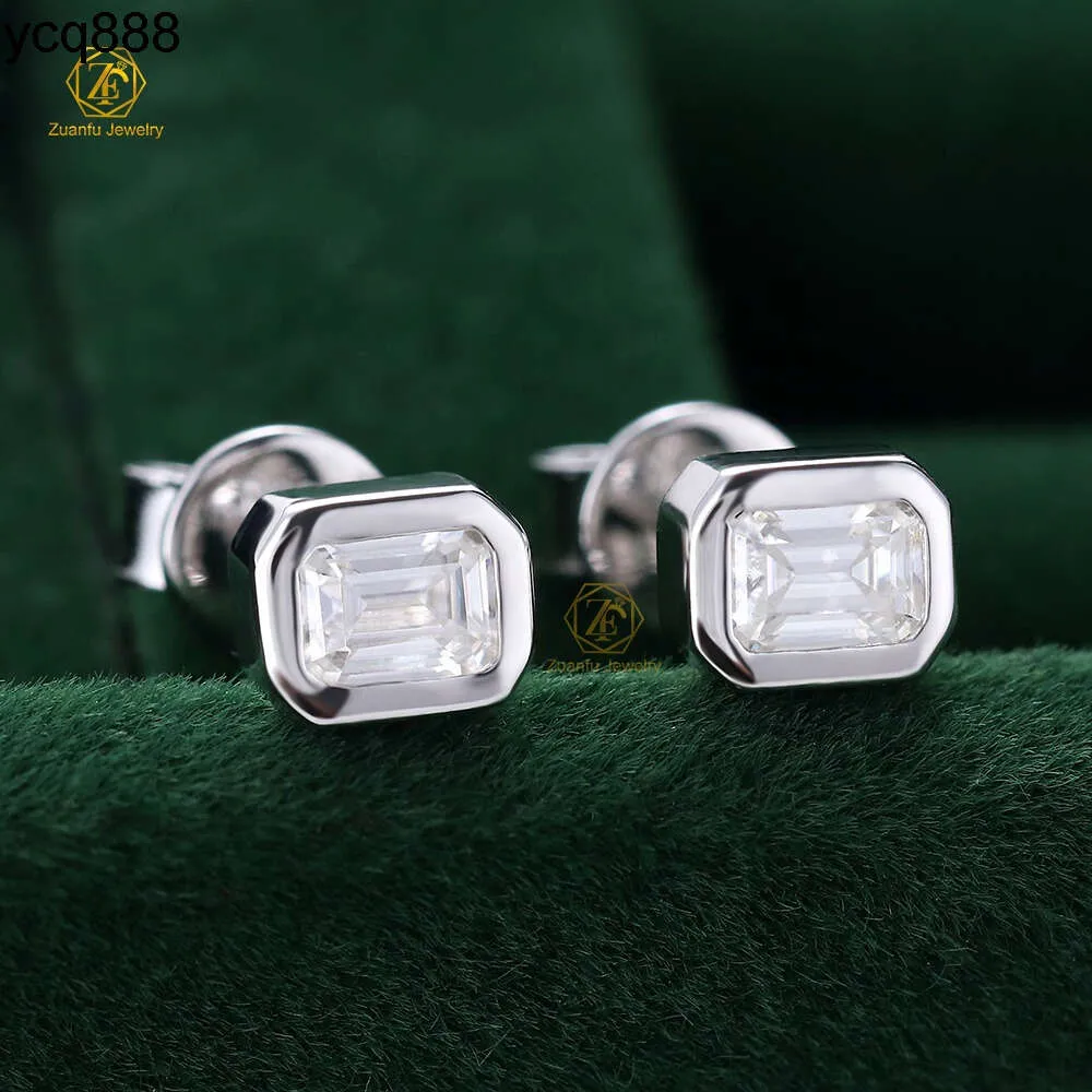 Boucles d'oreilles de luxe Classic Design Cozel Setting Emerald Moissanite Diamond Silver ou 10k 14K 18K Boucles d'oreilles en or réel