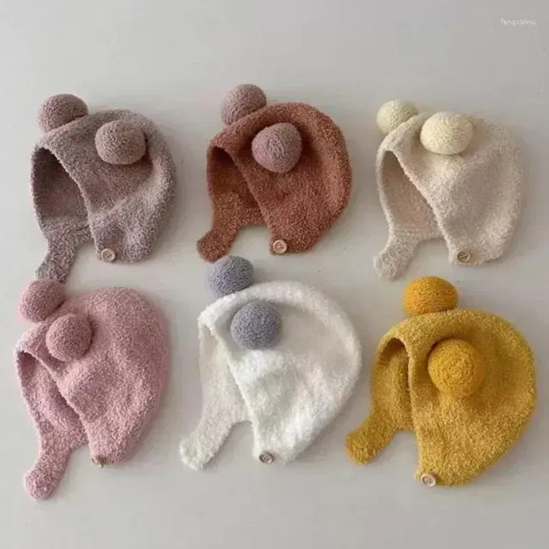 Haarschmuck 1 stück Winter Warme Kinder Baby Schal Hüte Fleece Wolle Säumen Kappen Mit Ball Solide Ohr Schutz Weiche geboren Motorhaube