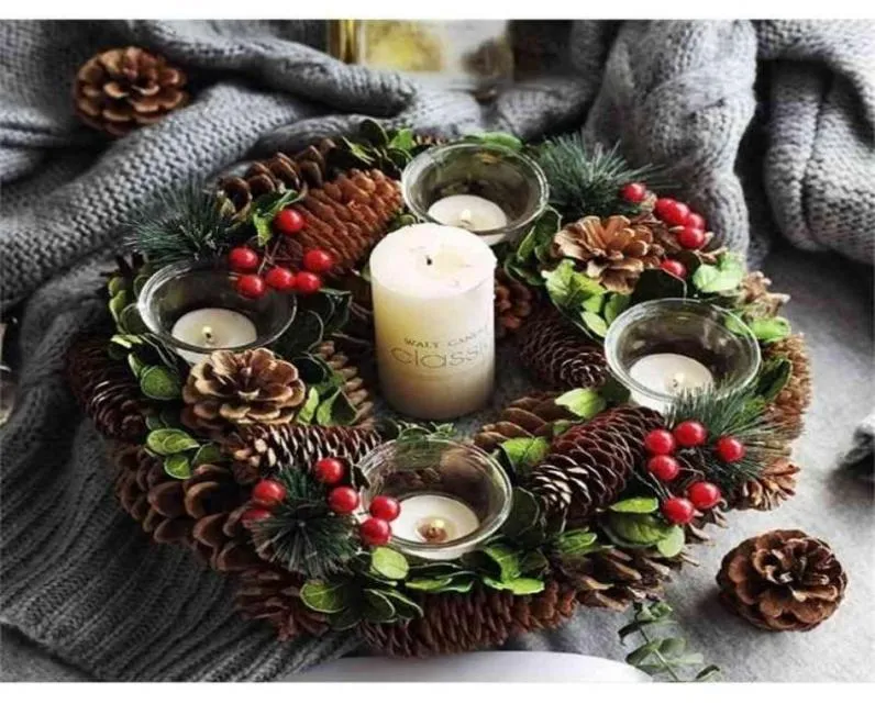 Candelabros navideños, piñas, bayas, bosque, decoración navideña rústica, centro de mesa, corona navideña con cuatro candelabros SH3471885