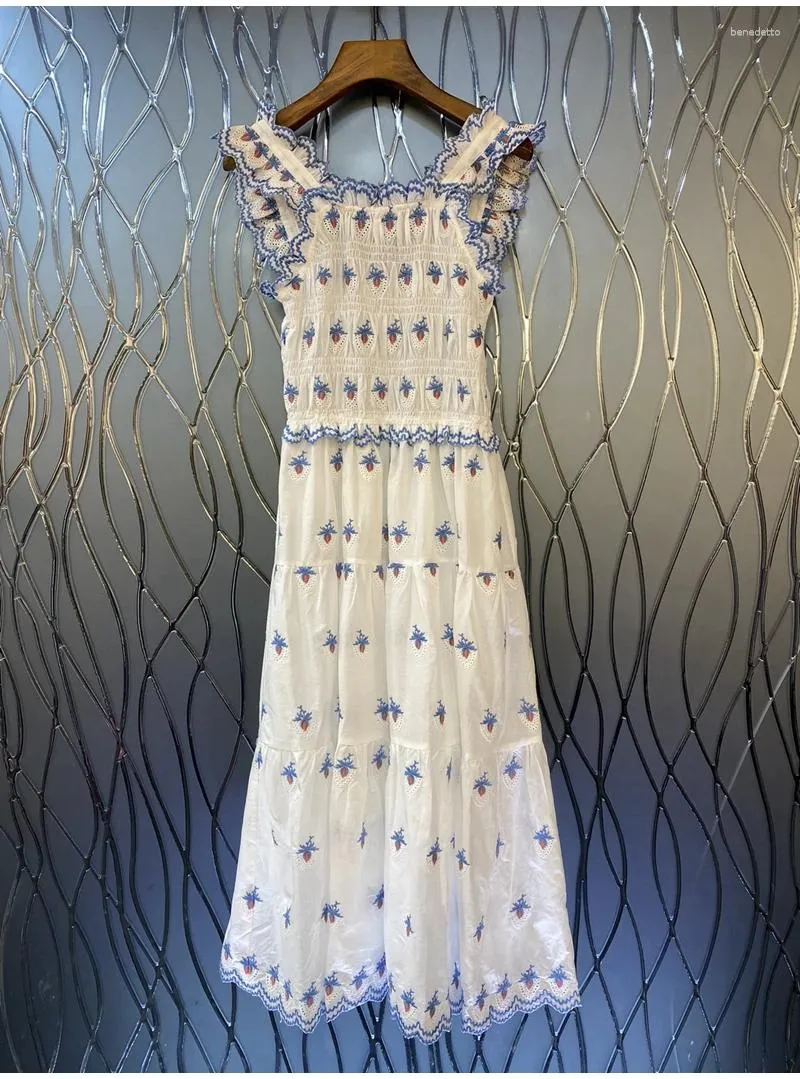 カジュアルドレス最高品質のストラップドレス2023夏のスタイルの女性全員絶妙な刺繍のノースリーフミッドカーフの長さ