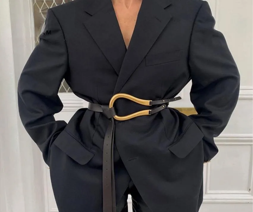 2022 Verano TopSelling Wild Ladies Cinturón Mujeres Luz Personalidad de lujo Curvado Hebilla de herradura de metal Grande Diseño de moda en forma de U4882450