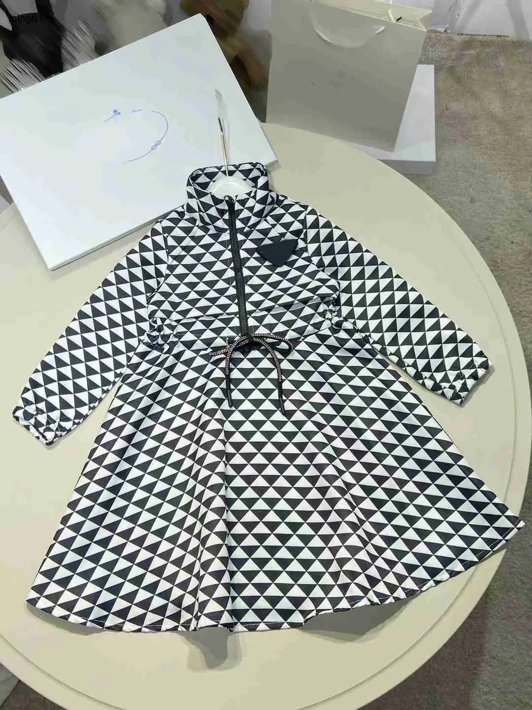 Brand Girl Sukienka koronkowa w talii sukienki dla niemowląt Rozmiar 110-160 DZIECKA SPIRT Pełna druk geometrycznych wzorów