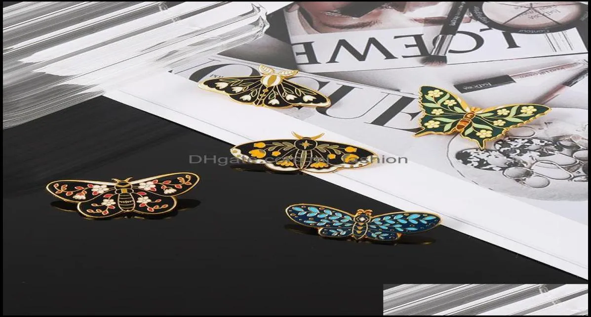 Spille Spille Gioielli Serie di insetti europei Farfalla Forma di falena Spilla Pin Donne Animali Lega Smalto Vestiti Distintivo Accessori B5030900