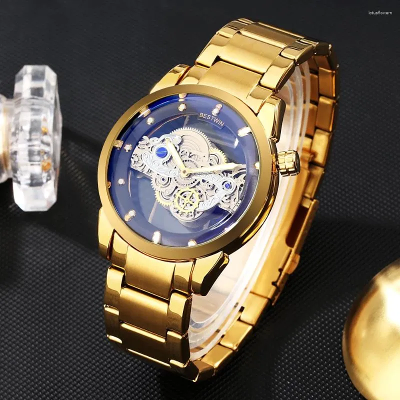 Orologi da polso Orologio al quarzo luminoso per uomo Orologio da polso alla moda business Quadrante blu trasparente Design imitazione orologi meccanici di lusso in oro