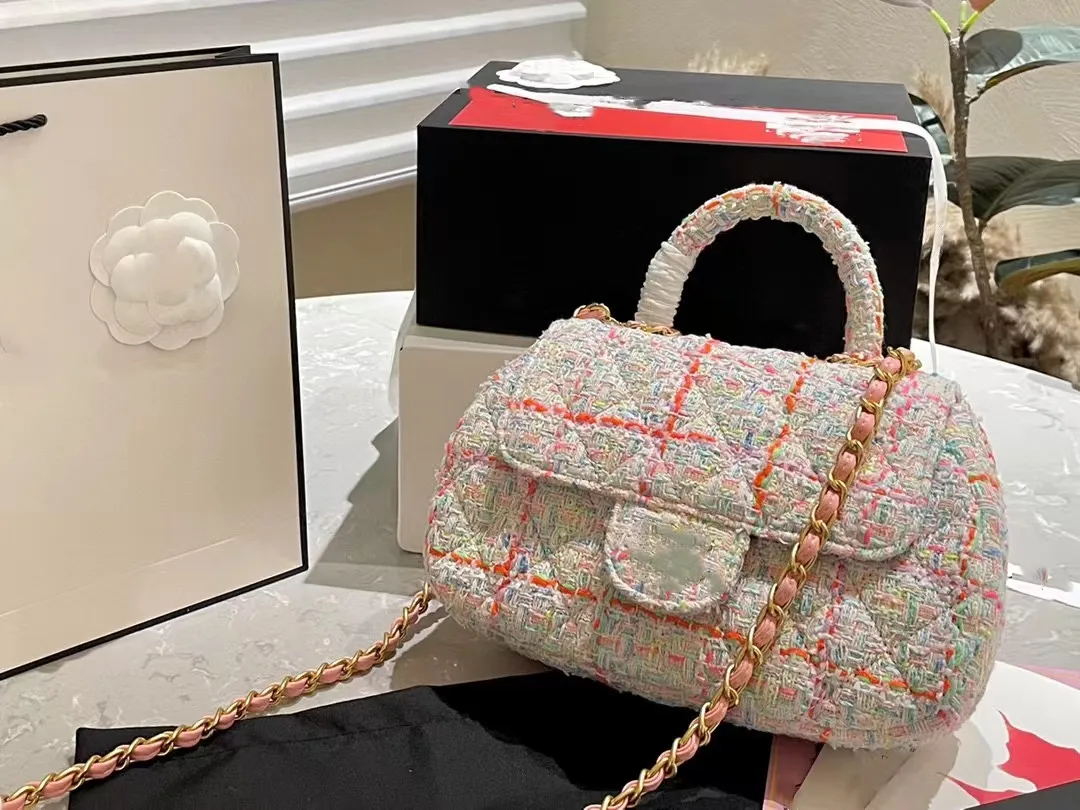 DHgate.com:Chic Metal Chain Flip Bag: Exquisite Candy