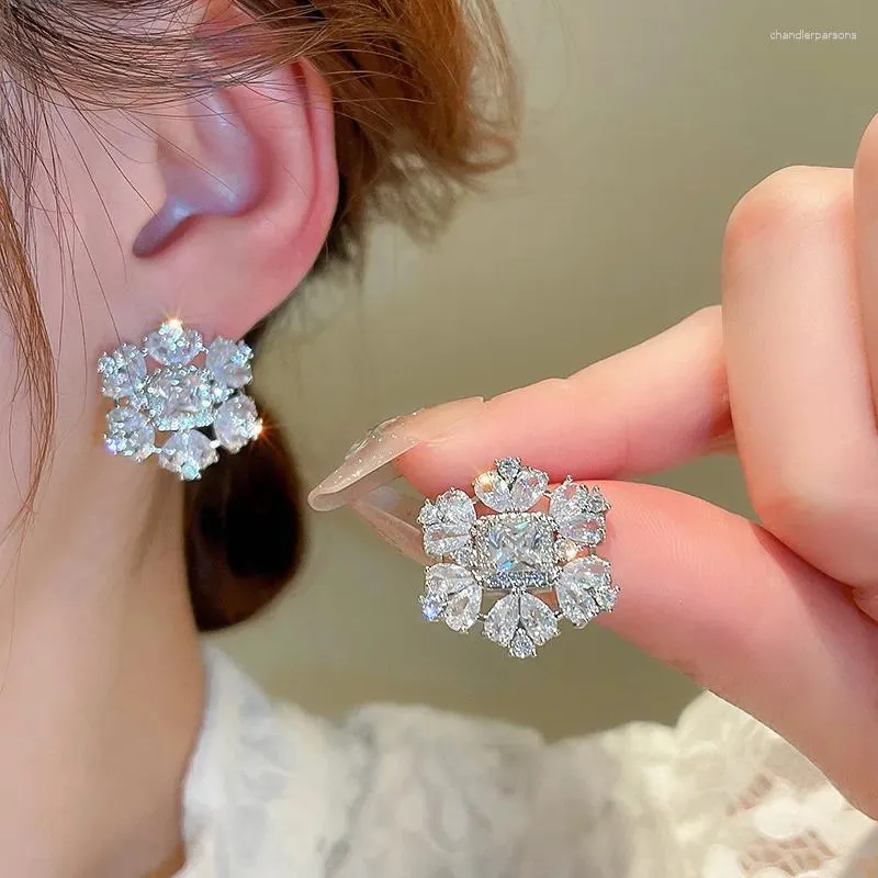 Boucles d'oreilles de luxe en Zircon brillant, flocon de neige pour femmes, haute qualité, bijoux de fête simples à la mode