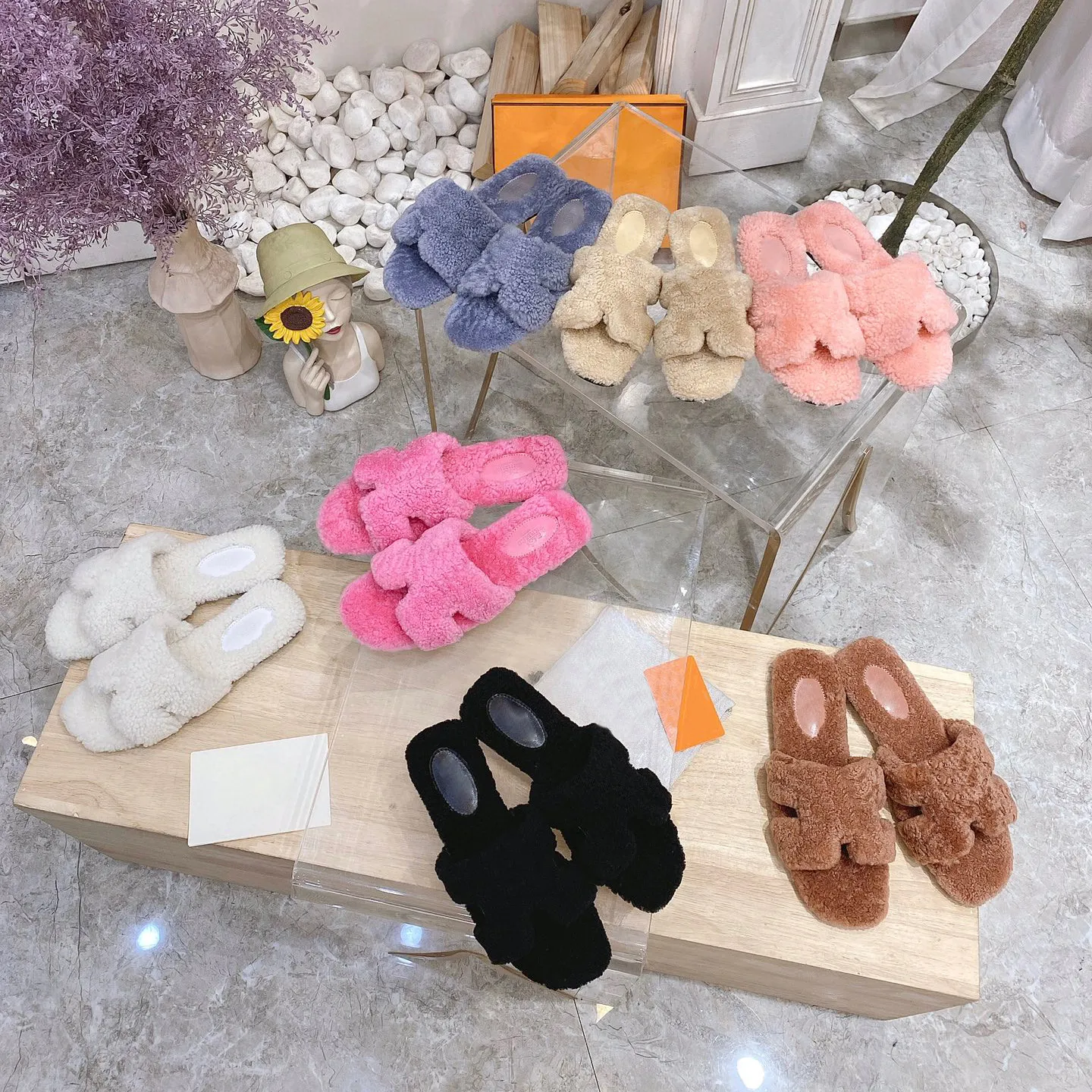 디자이너 Oran Sandals 울 슬리퍼 플랫 슬리퍼 모피 슬라이드 실내 솜털 모피 최고의 품질 따뜻한 겨울 가정용 샌들 박스 크기 35-42