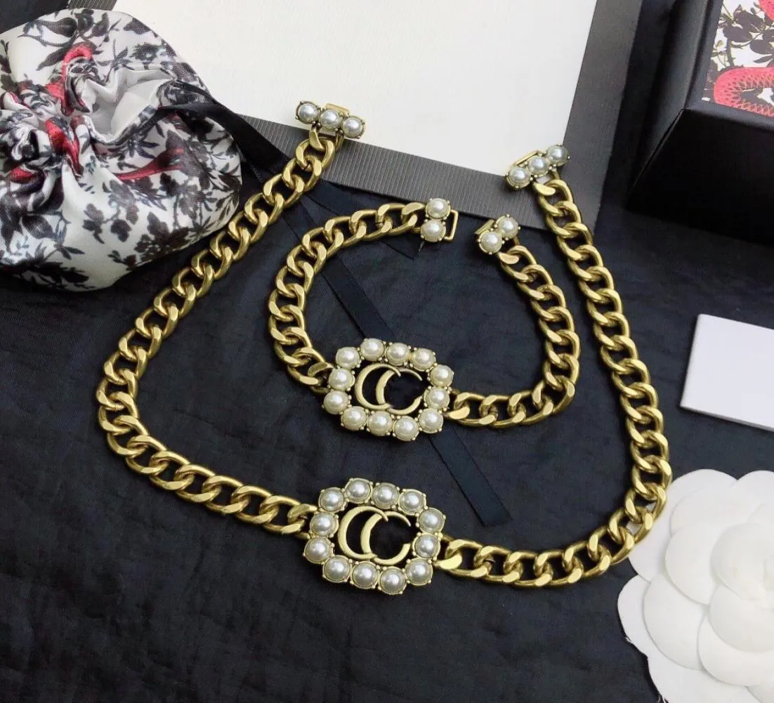 Bijoux de créateurs de luxe femmes collier chaînes en or avec pendentif étoile diamant perle boucles d'oreilles et bracelets costume mode je5533611
