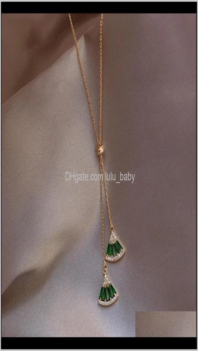 Pendentif Colliers Baroque Emerald Crystal Collier Femmes Net Rouge Mode Simple Niche Design Bijoux Highlevel Clavicule Chain1169832