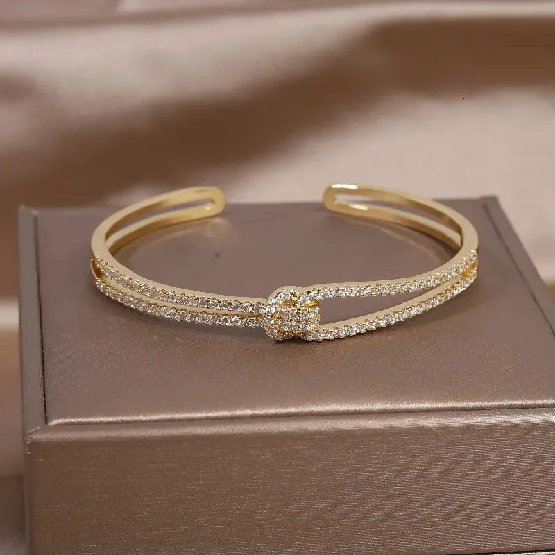 14K véritable plaqué or exquis AAA luxe plein zircon noeud bracelet élégant femmes fête de mariage ouverture réglable 231226