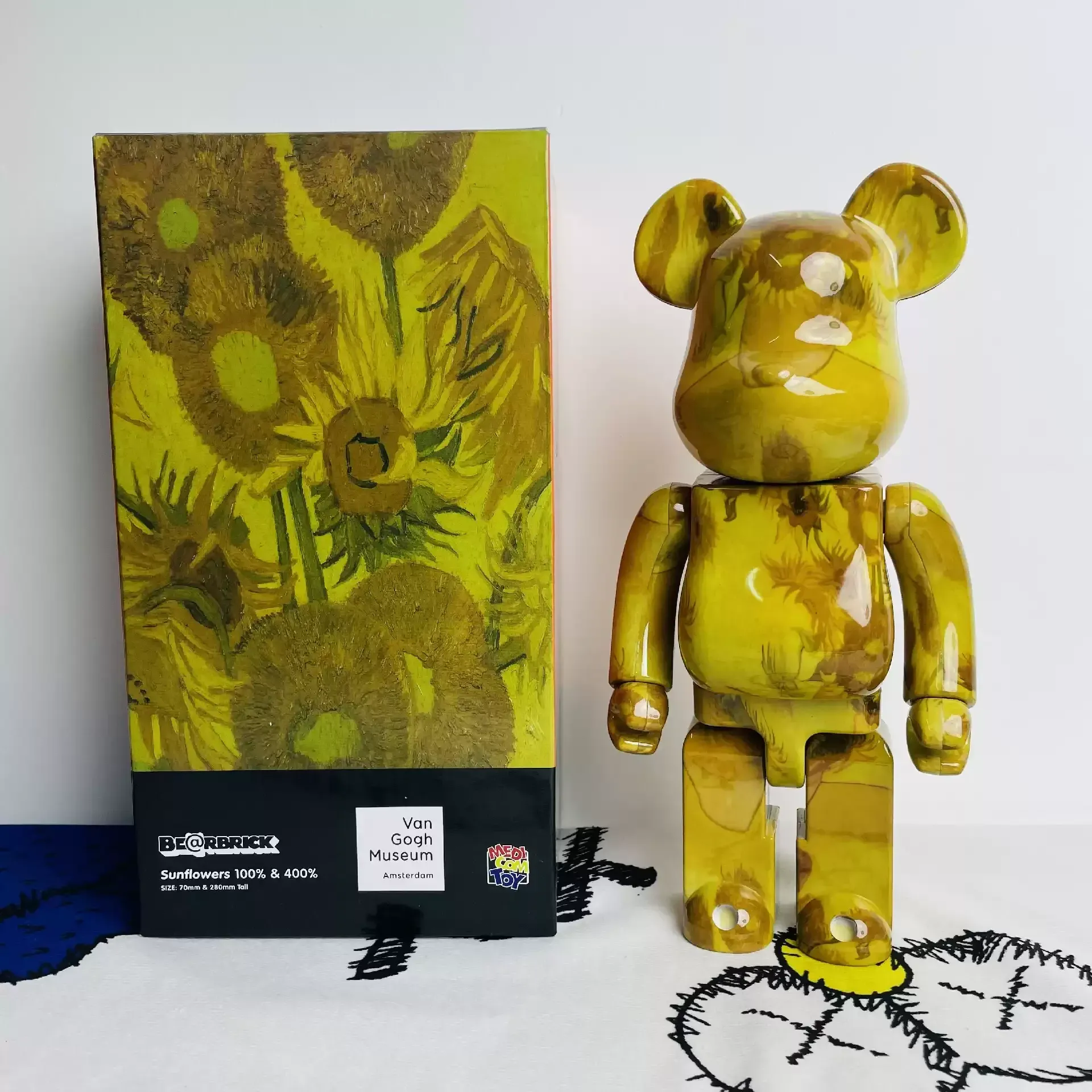 Bearbrick 400% 28 cm van Gogh Sunflower Bearbrick Gift Joint Sun Flower Rotation med sund skrivbordssamling Figur Plastbjörn i lager