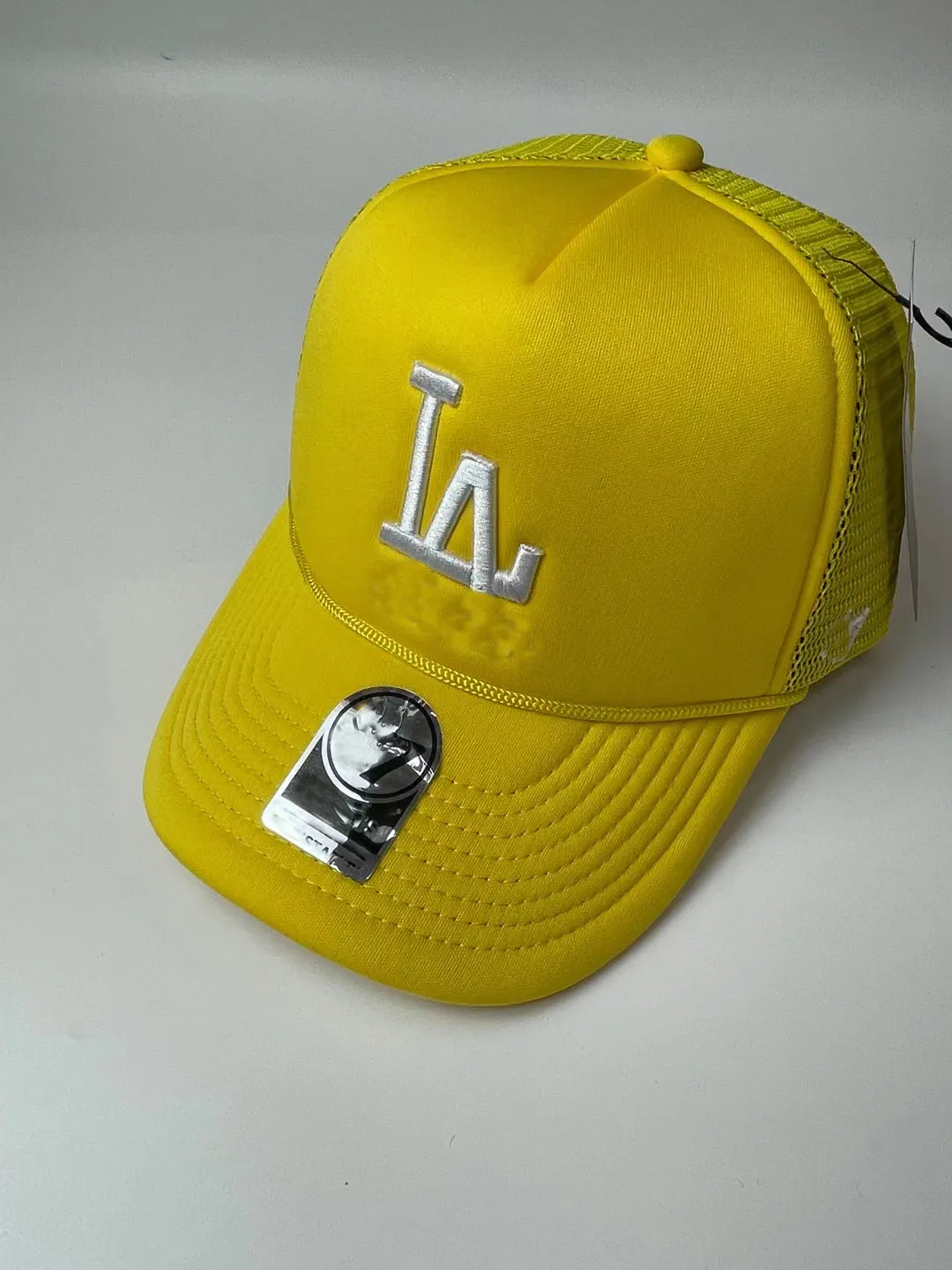 Summer Darmowy projektant ciężarówki haft haftowe czapki baseballowe dla mężczyzn kobiety NY La La Hip Hop Style Sports Visors Snapback Hats