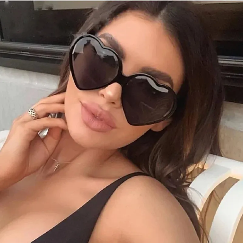 New trend large heart-shaped sunglasses for women sexy and fashionable black oversized sunglasses for women's parties travel and sunshades 231226