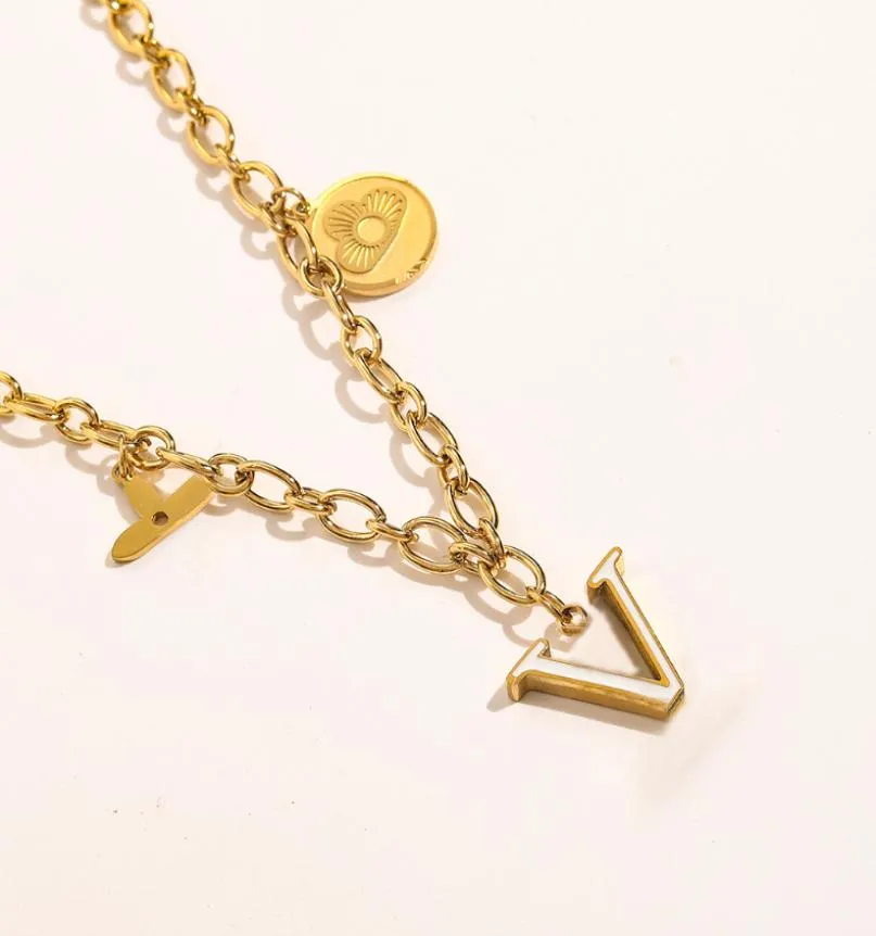 Colliers Designers Popular Fashion Brand Pendant Colliers Gold plaqué Collier Clip délicat Lettre de chaîne V V Jewelry Pendant pour 6499011