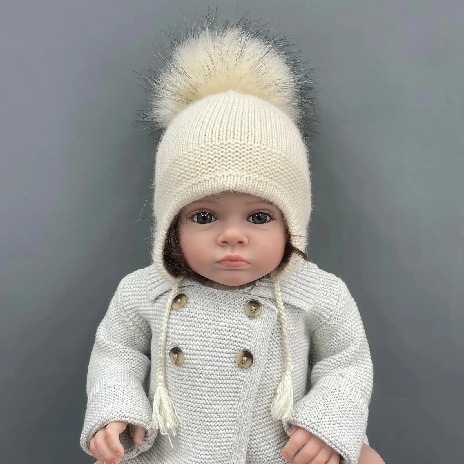 Janefur生まれた幼児ビーニーハットEarflaps Angora Soft Warm Faux Fur Pom Capかわいい子供冬のボブル帽子03y 231225