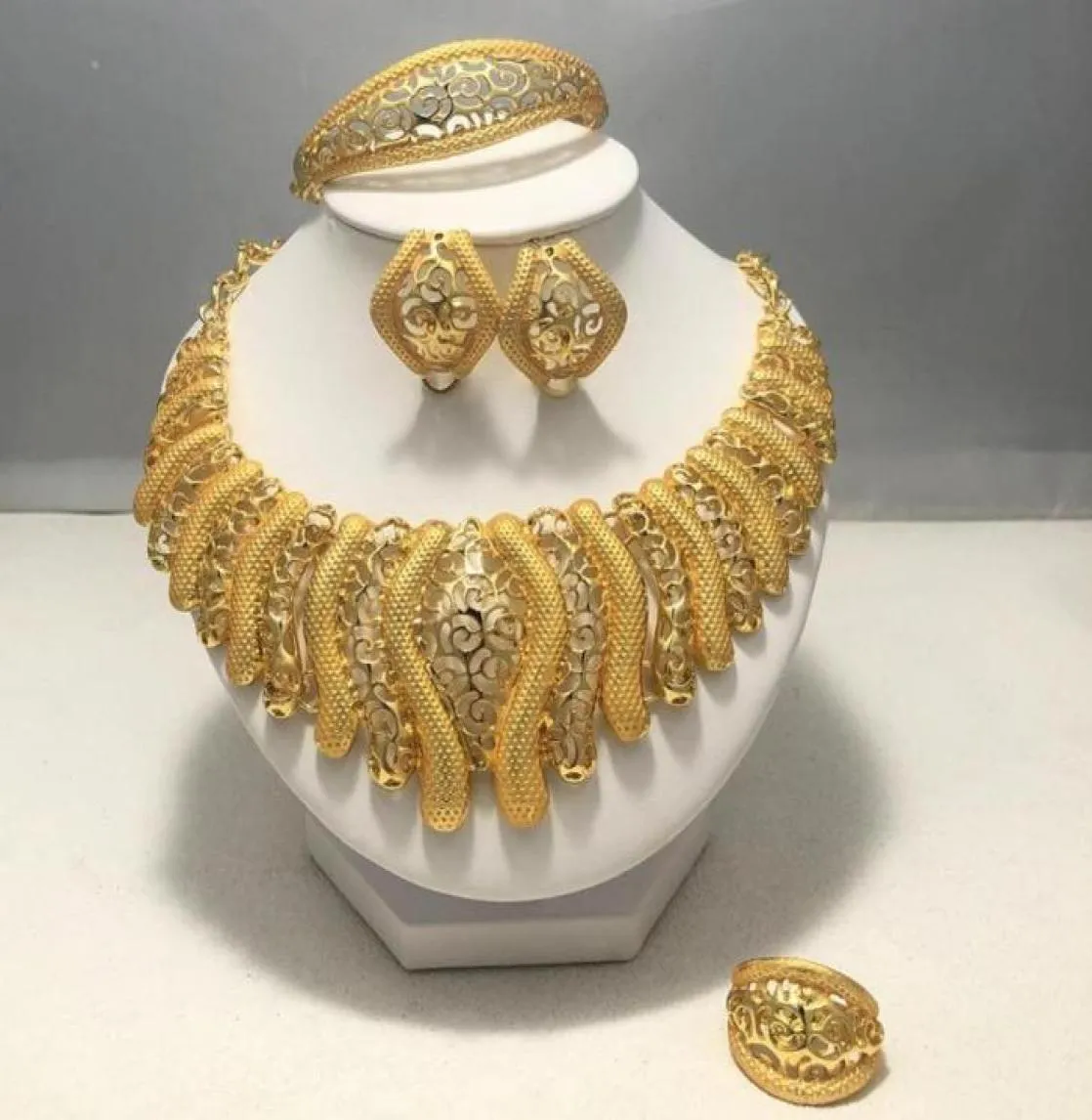 Kolczyki Naszyjnik luksusowe zestaw biżuterii w Dubaju dla kobiet złoty kolor Naszyjniki Etiopski wisiorek Bliski Wschód Afryka Afryki 3467397