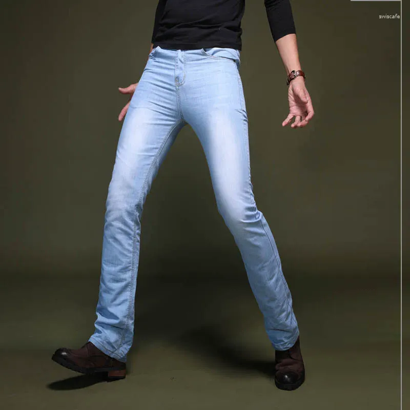 Jeans da uomo svasati tradizionali stivali tagliati con gamba vestibilità classica denim elasticizzato svasato azzurro viaggio per uomo pantaloni da strada alla moda