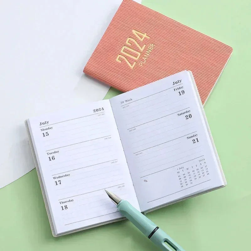 2024 A7 Mini Portable Agenda Book Diary Weekly Planner's Notebook för att skapa engelska anteckningsböcker med Calender School Office Supplies 231226