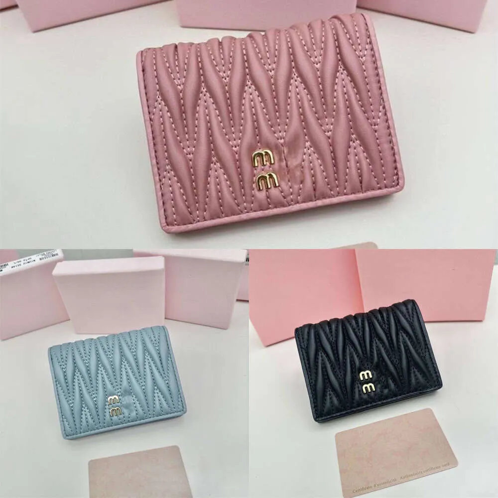 2024 Topp 5A mm Mui Sheepskin Pleated Women's Short New High Beauty Wallet Card Bag Versatil Fashion äkta läder Enkel förändringsväska