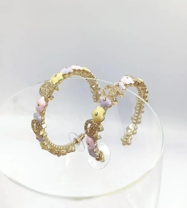 18K Altın Kaplamalı Rhinestone Hoop Küpeler Çekici Mor Açık Pembe Çiçek Formu Moda Marka Tasarımcı Küpeler Kadınlar İçin Weddi6703646