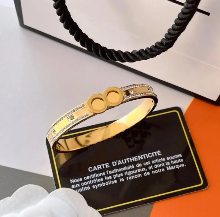 Charmante poupée bracelet en diamant marque de mode européenne et américaine style jeune style classique plaqué or 18 carats luxe Noble Valentine7747319
