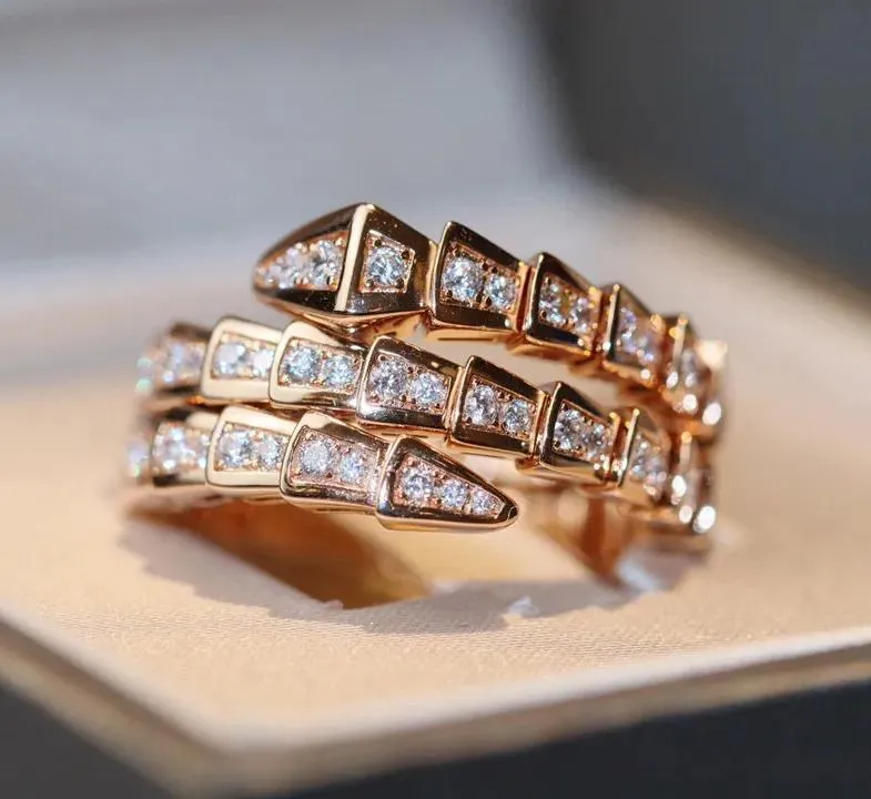 Ringe 2023 Luxuriöser Charm-Bandring in Schlangenform mit glitzerndem Diamant in zwei Farben, plattiert und mit Kastenstempel PS3579