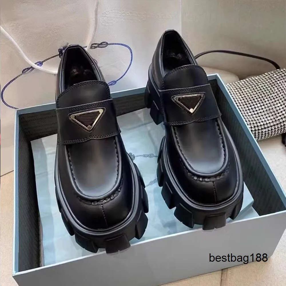 Designer loafers Luxe geklede schoenen loafers dames monolith driehoek zwart wit leer verhoging platformschoen sneakers patent matte platte trainers
