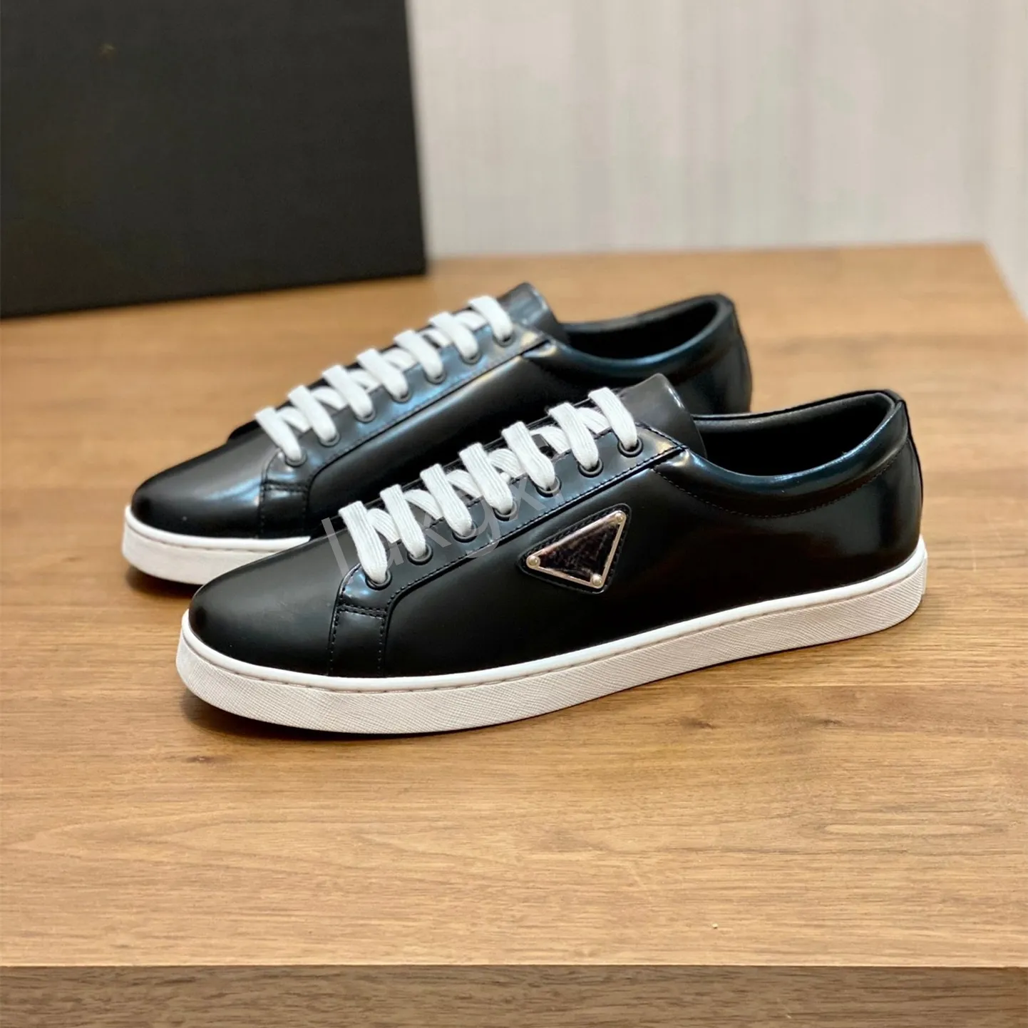 chaussures de designer femmes baskets décontractées classiques baskets plates pour hommes en cuir nylon noir entraîneur extérieur luxe sport homme chaussures femmes course printemps baskets