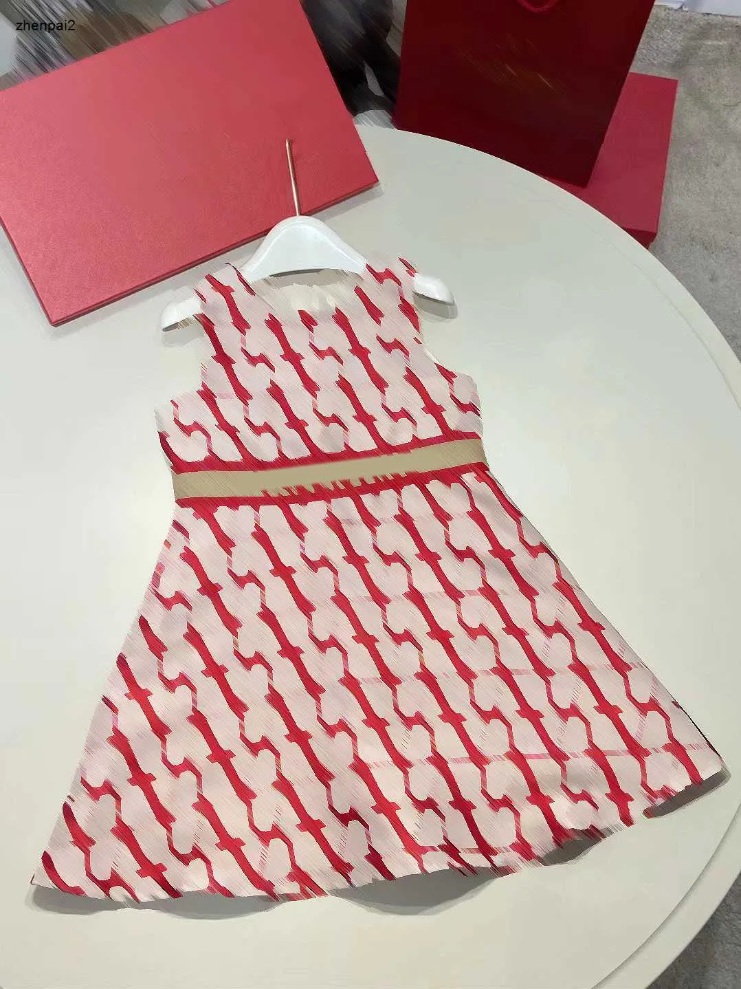 Luxuriöses Mädchenkleid, Designer-Babykleider, Größe 110–160, Volldruck mit Buchstabenstreifen, Kinderrock, Jacquard-Stoff, Kleinkindkleid, 20. Dezember