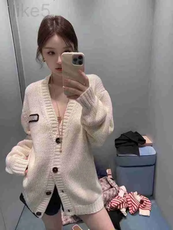 Women's Knits & Tees Designer Brand Academy Style V-neck Milk White Wool Cardigan Loose and Lazy Coat 2023 Early Autumn New Thick Sweater for Women 8SY2