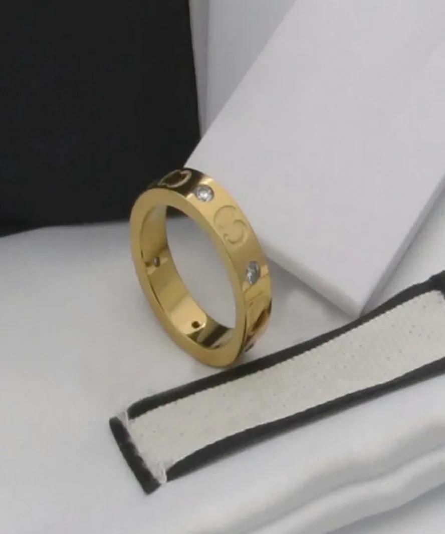 Europa Amerika Stijl Mannen Dame Vrouwen Titanium staal 18K Goud Gegraveerde Letter Instelling Zes Diamanten Liefhebbers Smalle Ring Maat69 Twinkle7467628