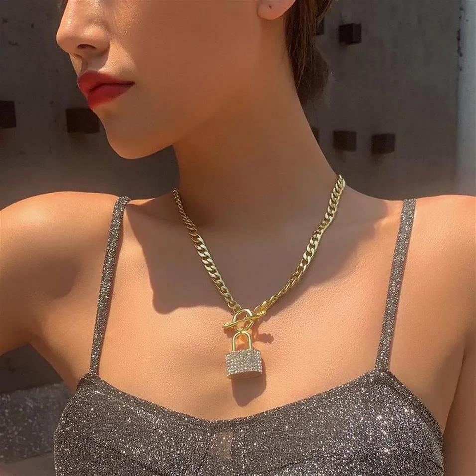 Collier de créateur de déclaration de collier de pendentif de serrure de diamant pour les femmes filles nouveau populaire ins mode luxe exagéré lien d'or cha306o