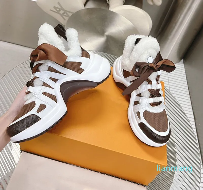 2023 Bouncy Outsole Sneaker Luxurys Moda Senhoras Sapatos Esportivos Tamanho 35-41