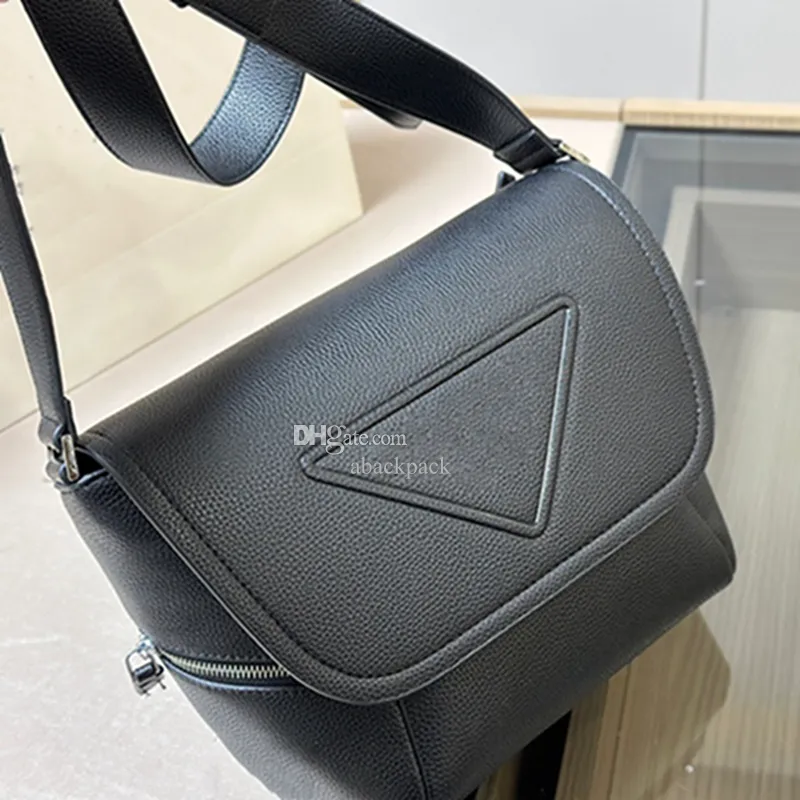 Mode Re Nylon VitelloTriangle Reliëf Schoudertas Luxe Designer Heren Crossbody Tassen Hoge Kwaliteit Messenger Bags Maten 25*23CM