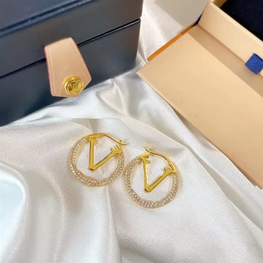 Kvinnor Luxury Diamond Gold Hoop Earrings Orrous Girls Set V Letter Designers Jewelry Earrings Designer för Womens Valentines Day WE173R