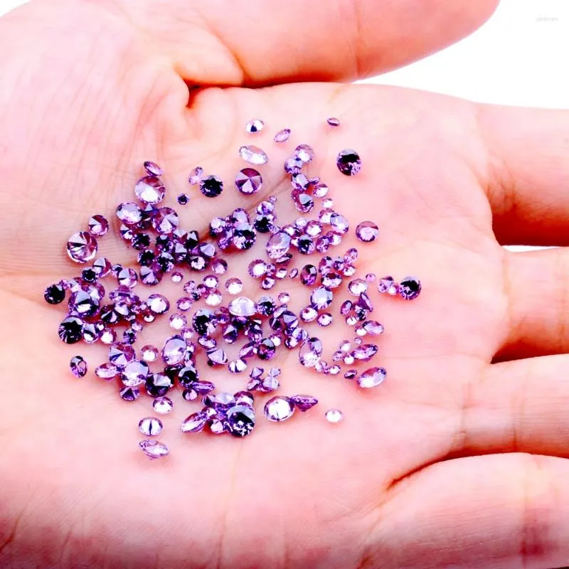 ديكورات فن الأظافر 1000pcs 1.0-4.0mm CZ Stone Round Cut Beads Purple Color Zirconia Chettic Gems للمجوهرات