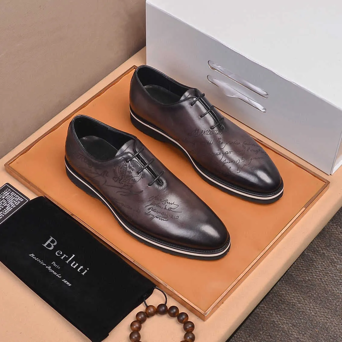 Designer Berluti Dress Chaussures en cuir Sneaker Chaussures pour hommes Berlut Bru Men's High End Quality Cow Shoes Business Chaussures en cuir Casual One Men's Chaussures Wn-Pihg