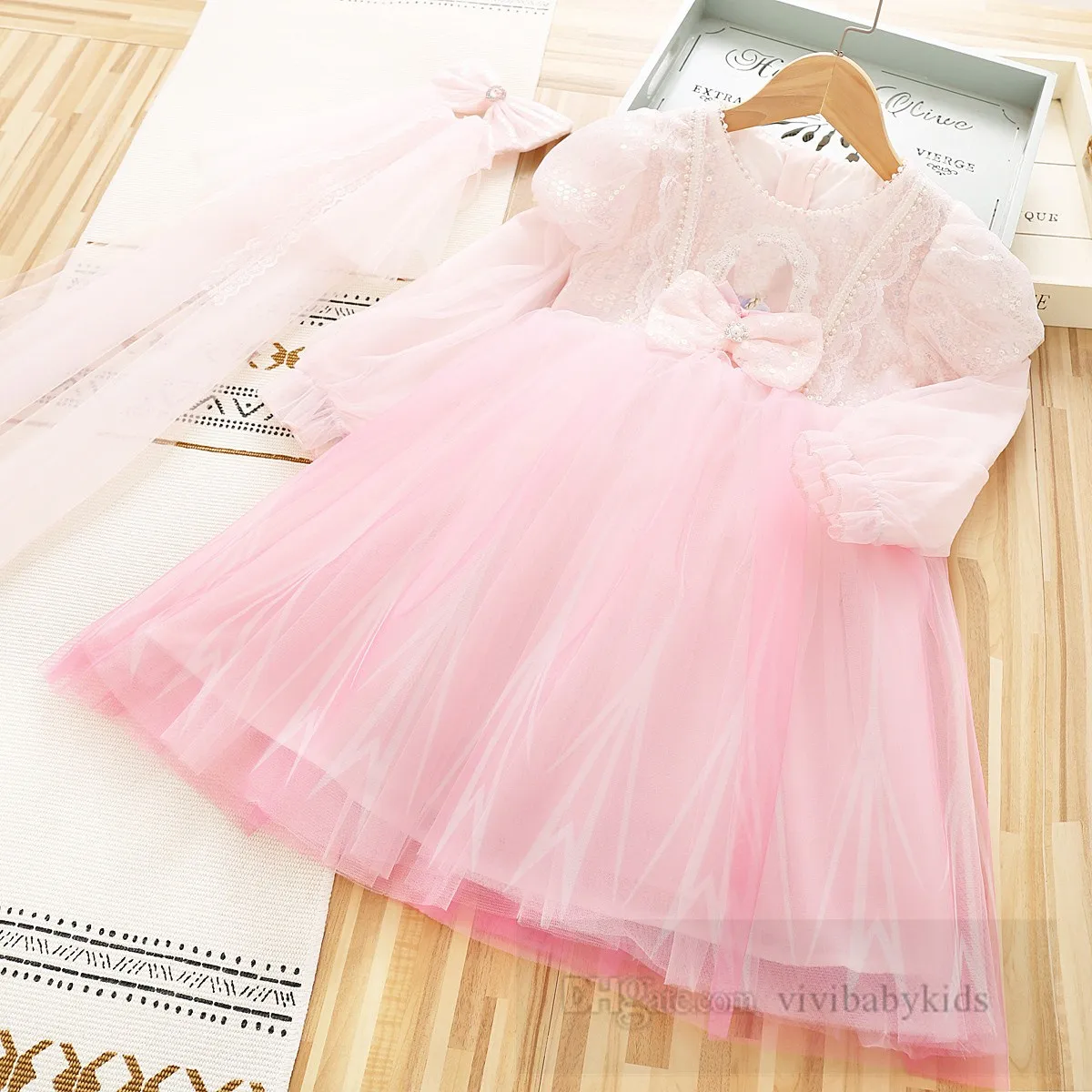 Mädchen beleuchten Spitze Tüllkleider Kinder Pailletten Puff Ärmel Bögen Gürtel Prinzessin Kleid 2024 Frühlings Kinder Geburtstagsfeier Kleidung Z6348