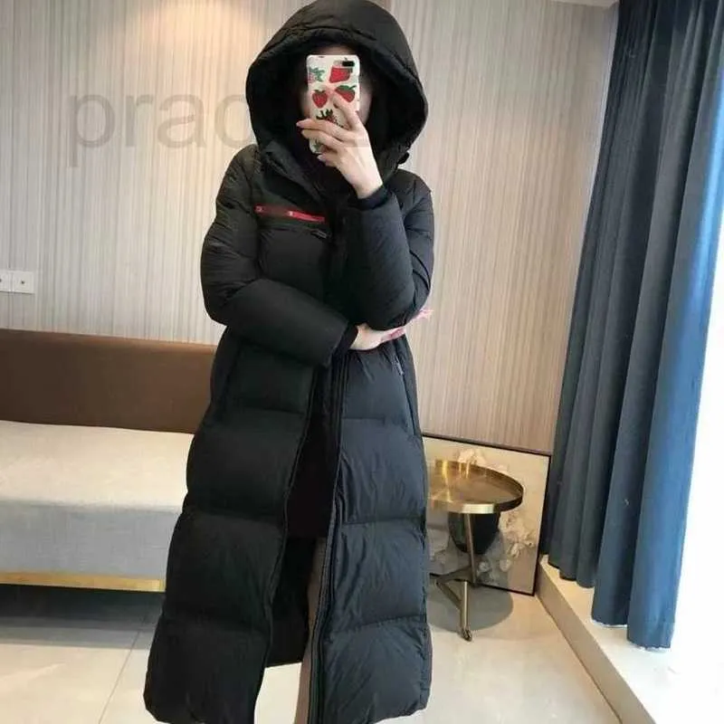 Women's Down Parkas Designer New Winter Wear Hooded Long, Knee Over, Slim Fit och Slend Down Coat med Fluffy 90 White Goose Down Fill E0AA