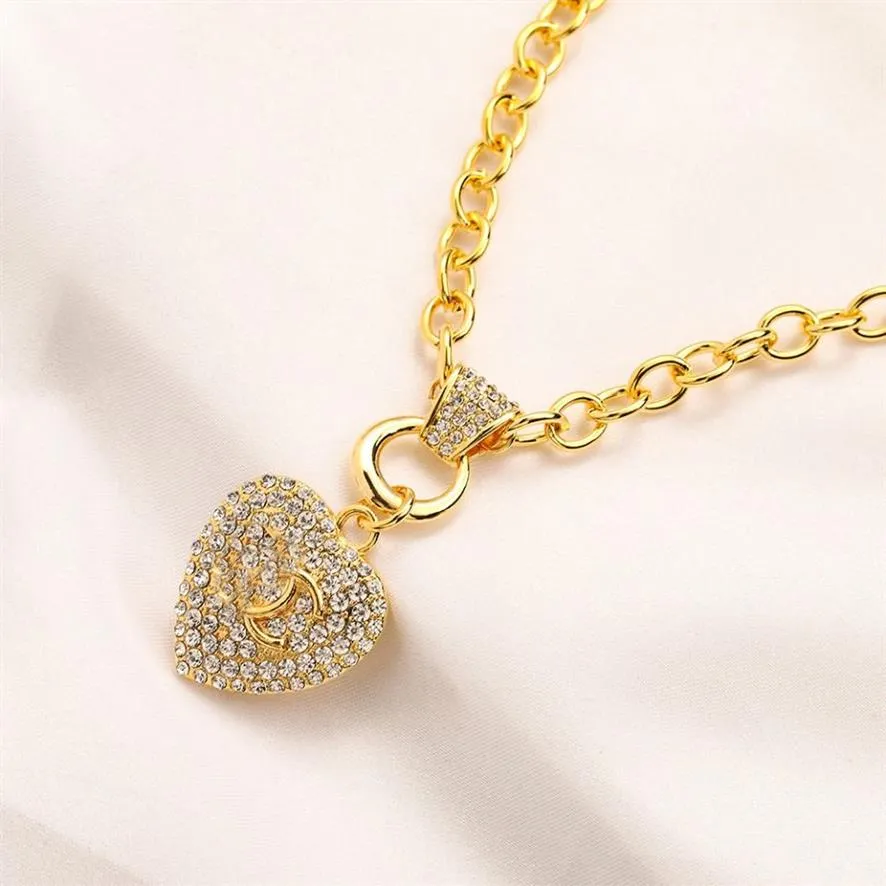 Luxury Design Necklace 18K Gold Plated Brand Stainless Steel Necklaces Choker Chain Heart Crystal Letter Pendant Fashion Womens We241n