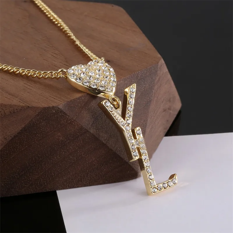 Colliers de cristal de créateur de mode pendentif collier pour hommes lettre de luxe colliers en or vintage pour femmes bijoux de mariage collier cadeaux